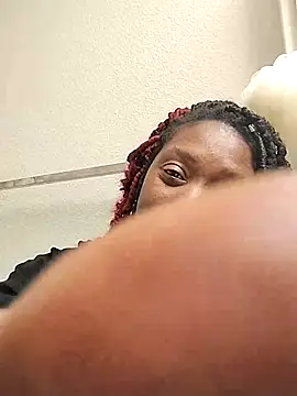 Snapshot of markquanna chatting on 10-18-25, 03:52 markquanna online show from 10-18-25, 03:52