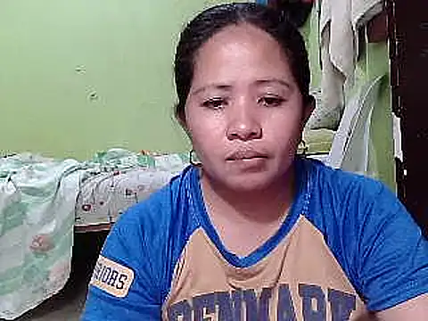 Snapshot of sweetlady_pinay chatting on 02-12-25, 04:23 sweetlady pinay online show from 02-12-25, 04:23