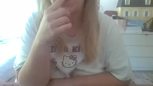 Snapshot of BondageGirl35 chatting on 03-28-26, 08:15 BondageGirl35 online show from 03-28-26, 08:15