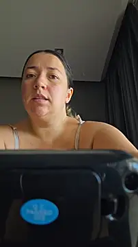 isabella rossse online show from 04-26-26, 12:02