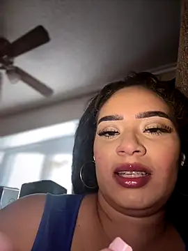 Snapshot of CarmelaAnthony chatting on 10-05-25, 02:41 CarmelaAnthony online show from 10-05-25, 02:41