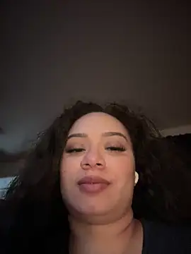 Snapshot of CarmelaAnthony chatting on 03-05-25, 12:11 CarmelaAnthony online show from 03-05-25, 12:11