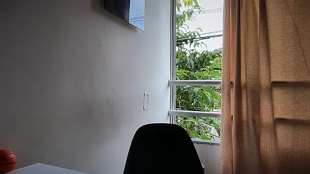 Snapshot of romeolovedark chatting on 05-12-26, 01:39 romeolovedark online show from 05-12-26, 01:39