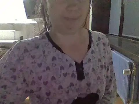 Moi Lina online show from 10-22-25, 10:41