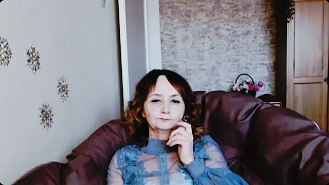 Snapshot of AnnieEltgant chatting on 11-16-25, 08:19 AnnieEltgant online show from 11-16-25, 08:19