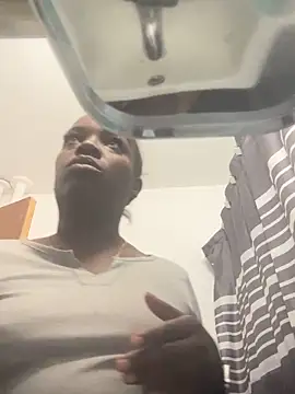 Snapshot of ChocolateBuns101 chatting on 10-11-25, 01:23 ChocolateBuns101 online show from 10-11-25, 01:23