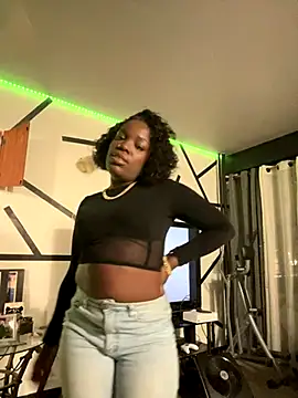 Snapshot of ChocolateBuns101 chatting on 12-04-24, 04:15 ChocolateBuns101 online show from 12-04-24, 04:15