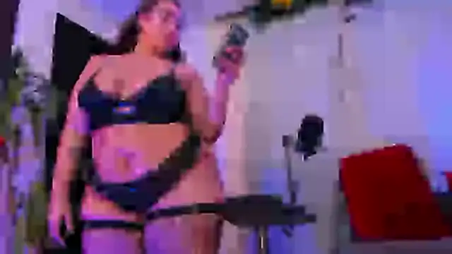 HannaMiillsxh online show from 04-21-26, 02:01