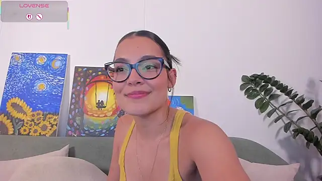 Snapshot of TIFFANYRUSSO chatting on 06-18-26, 03:49 TIFFANYRUSSO online show from 06-18-26, 03:49
