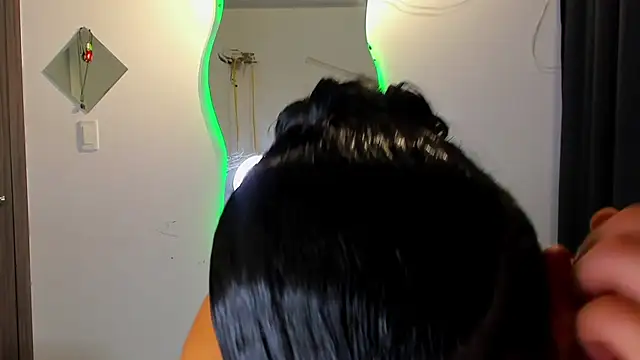 Snapshot of Kris_Khalifa69 chatting on 09-21-25, 01:33 Kris Khalifa69 online show from 09-21-25, 01:33