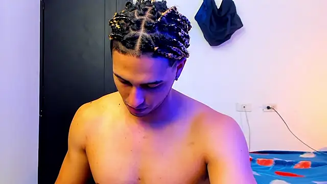 Snapshot of Kris_Khalifa69 chatting on 03-12-25, 02:01 Kris Khalifa69 online show from 03-12-25, 02:01