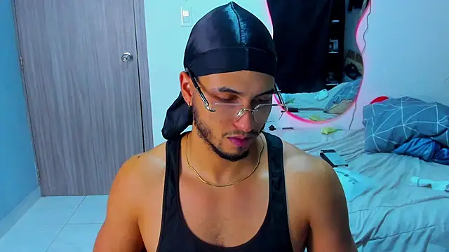 Snapshot of Kris_Khalifa69 chatting on 12-19-25, 11:07 Kris Khalifa69 online show from 12-19-25, 11:07