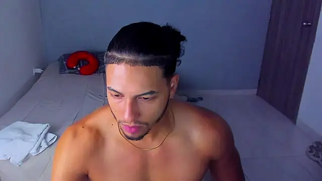 Snapshot of Kris_Khalifa69 chatting on 01-08-26, 08:42 Kris Khalifa69 online show from 01-08-26, 08:42