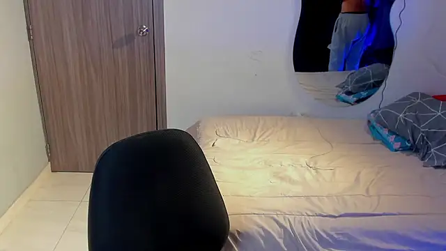 Snapshot of Kris_Khalifa69 chatting on 12-02-25, 01:39 Kris Khalifa69 online show from 12-02-25, 01:39