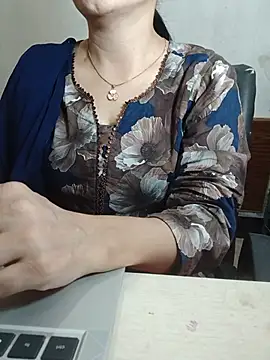 Snapshot of Chanchal--Navya chatting on 06-15-26, 06:29 Chanchal--Navya online show from 06-15-26, 06:29