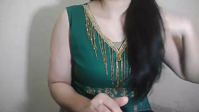 Snapshot of Chanchal--Navya chatting on 03-11-25, 05:46 Chanchal--Navya online show from 03-11-25, 05:46
