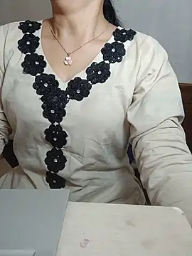 Snapshot of Chanchal--Navya chatting on 06-20-26, 06:02 Chanchal--Navya online show from 06-20-26, 06:02