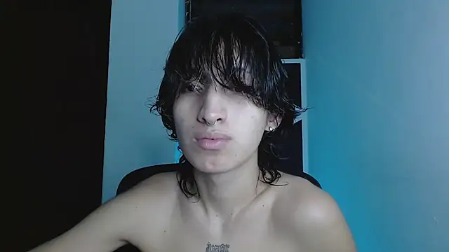 Snapshot of littlextreme chatting on 06-08-26, 02:23 littlextreme online show from 06-08-26, 02:23
