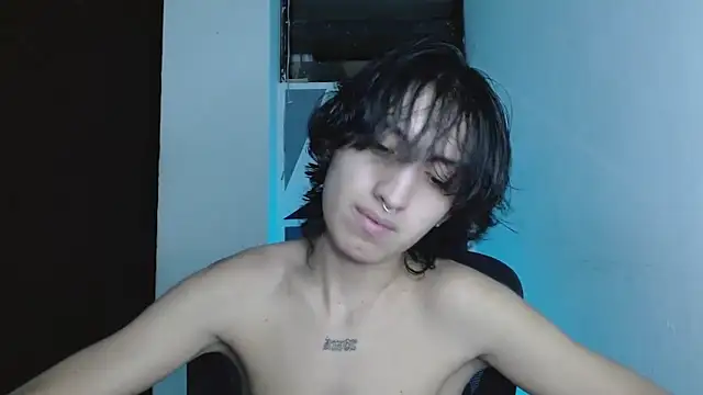 Snapshot of littlextreme chatting on 06-20-26, 03:33 littlextreme online show from 06-20-26, 03:33