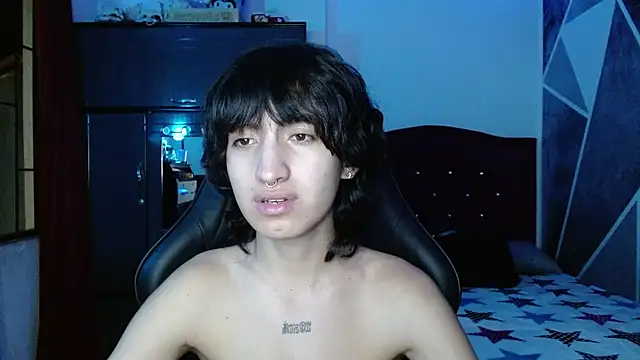 Snapshot of littlextreme chatting on 07-11-26, 02:12 littlextreme online show from 07-11-26, 02:12