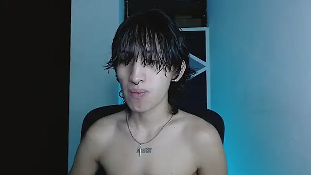 Snapshot of littlextreme chatting on 06-05-26, 01:21 littlextreme online show from 06-05-26, 01:21