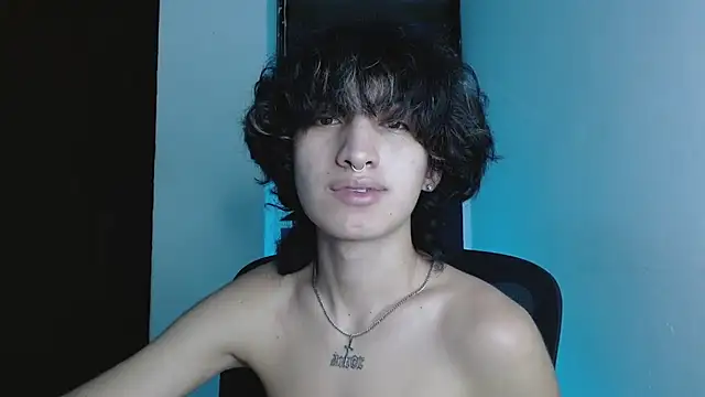 Snapshot of littlextreme chatting on 06-12-26, 02:31 littlextreme online show from 06-12-26, 02:31
