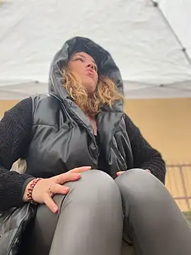 DaisyVibesss online show from 02-16-25, 10:54