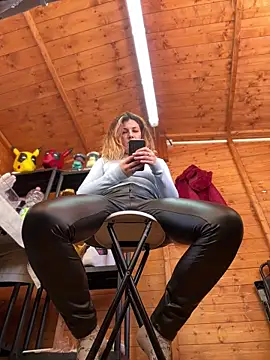 DaisyVibesss online show from 12-28-24, 12:35