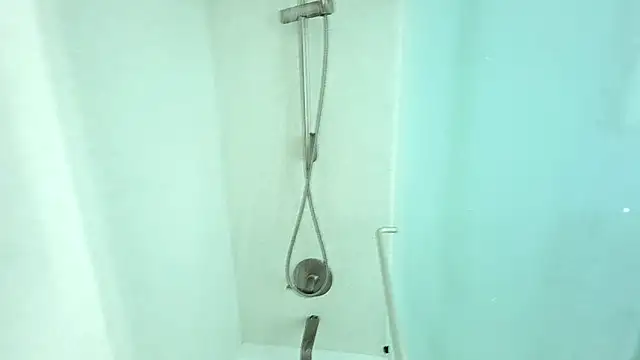 StrongMuscularAndHuge online show from 04-21-26, 07:37