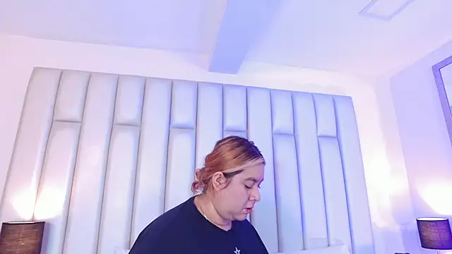 Snapshot of aandreaperez chatting on 02-04-26, 01:06 aandreaperez online show from 02-04-26, 01:06