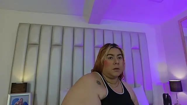 Snapshot of aandreaperez chatting on 02-17-26, 12:02 aandreaperez online show from 02-17-26, 12:02