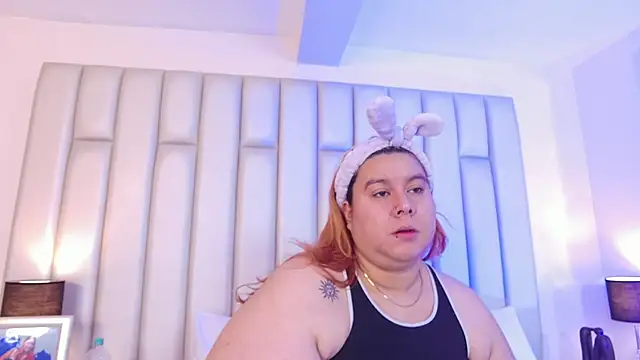 Snapshot of aandreaperez chatting on 02-12-26, 11:32 aandreaperez online show from 02-12-26, 11:32