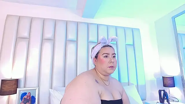 Snapshot of aandreaperez chatting on 02-19-26, 11:40 aandreaperez online show from 02-19-26, 11:40