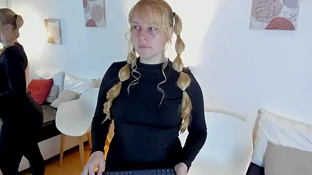 EmilySumer online show from 02-18-26, 11:56