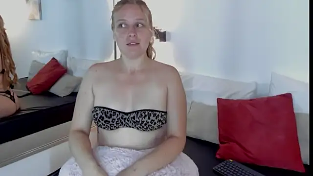 EmilySumer online show from 04-17-26, 05:10