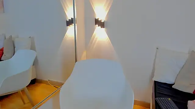 EmilySumer online show from 02-28-26, 07:57