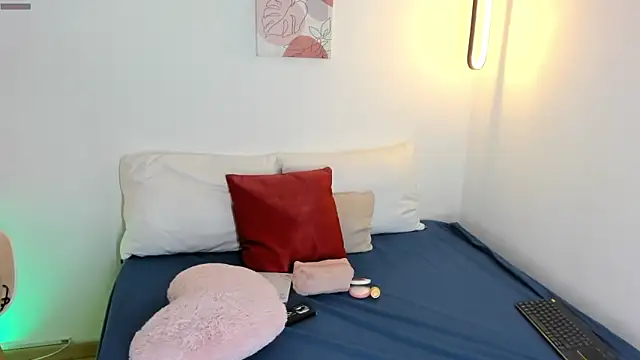 EmilySumer online show from 02-11-26, 11:48