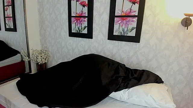 EmilySumer online show from 12-20-25, 02:03