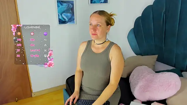 Snapshot of EmilySumer chatting on 07-03-26, 09:21 EmilySumer online show from 07-03-26, 09:21