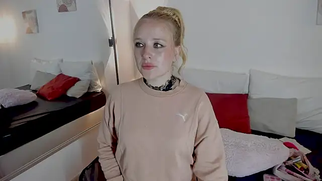 Snapshot of EmilySumer chatting on 04-25-26, 02:14 EmilySumer online show from 04-25-26, 02:14
