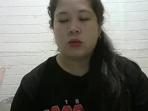 Snapshot of hotsexylyn chatting on 09-11-25, 08:47 hotsexylyn online show from 09-11-25, 08:47