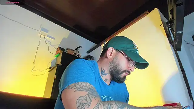 CamiloGray  online show from 10-04-25, 01:23