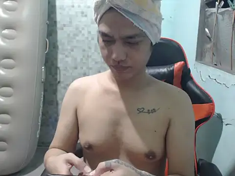 Snapshot of itsmacky4u chatting on 10-28-25, 10:03 itsmacky4u online show from 10-28-25, 10:03