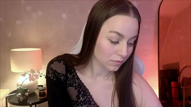 Snapshot of MilaFleur chatting on 11-19-25, 03:34 MilaFleur online show from 11-19-25, 03:34