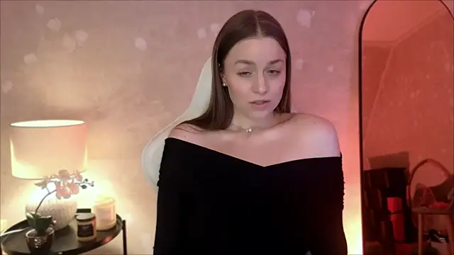 Snapshot of MilaFleur chatting on 11-21-25, 03:11 MilaFleur online show from 11-21-25, 03:11