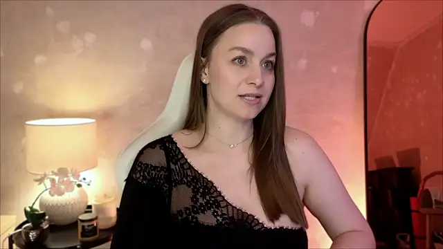 Snapshot of MilaFleur chatting on 12-16-25, 03:05 MilaFleur online show from 12-16-25, 03:05