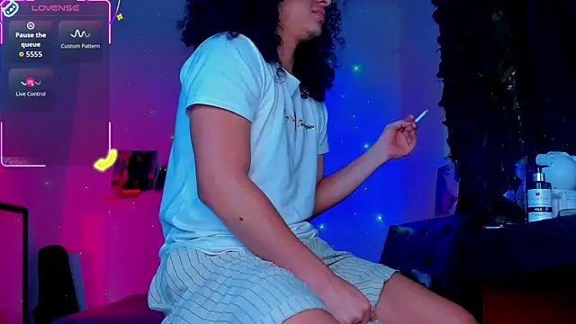 Snapshot of sweetvond_ chatting on 10-16-25, 11:02 sweetvond  online show from 10-16-25, 11:02