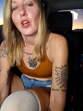 SheIsSomething online show from 11-29-25, 12:55