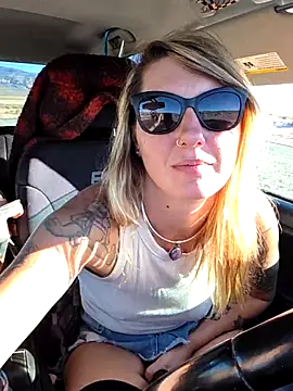 SheIsSomething online show from 04-04-26, 12:39