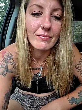 SheIsSomething online show from 05-10-26, 11:17